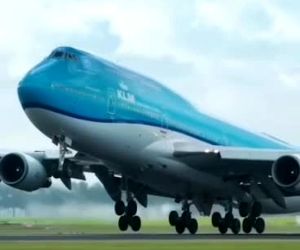 تیک‌آف ملکه از فرودگاه آمستردام 