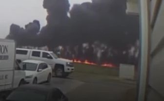 سقوط هواپیمای قهرمان
 اتوموبیلرانی آمریکا به همراه خانواده