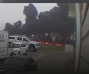 سقوط هواپیمای قهرمان
 اتوموبیلرانی آمریکا به همراه خانواده