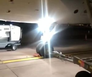 بازدید از چراغ‌های خارجی هواپیما 