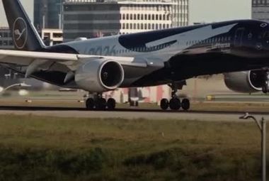 ایرباس A۳۵۰ با رنگ‌آمیزی "۱۰۰ سال لوفت‌هانزا"