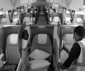 یک دقیقه ضد عفونی کردن هواپیمای امارات به سبک فیلم‌های قدیمی 