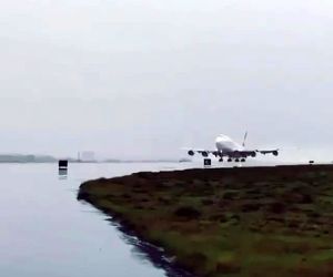 تیک‌آف ملکه در هوای بارانی