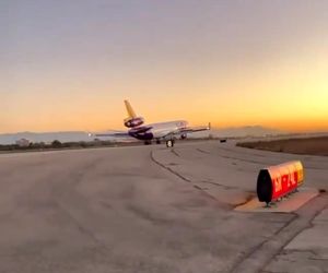 فرود در فرودگاه بین‌المللی لس آنجلس LAX