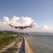 فرود زیبای بویینگ ۷۴۷ (ملکه آسمان‌ها) هواپیمایی ویرجین‌آتلانتیک، در فرودگاه بین‌المللی Sangster جاماییکا