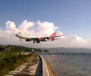 فرود زیبای بویینگ ۷۴۷ (ملکه آسمان‌ها) هواپیمایی ویرجین‌آتلانتیک، در فرودگاه بین‌المللی Sangster جاماییکا