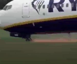 فرود اضطراری بویینگ ۷۳۷ رایان ایر
