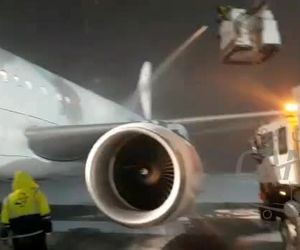 اشش مایع یخ زدایى بر روى سطوح کنترل هواپیماى معراج در برقرارى پرواز تبریز-استانبول