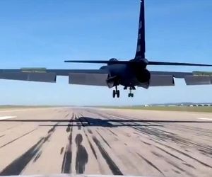 ویدیویی از طراحی خاص U2 و فرودهای عجیب آن

