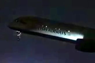 لحظه سقوط چرخ هواپیمای ایرباس، هنگام برخاستن از فرودگاه