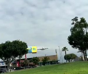 پیشروی A380 برای فرود در فرودگاه بین‌المللی LAX