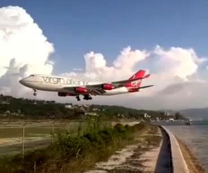 فرود زیبای بویینگ ۷۴۷ (ملکه آسمان‌ها) هواپیمایی ویرجین‌آتلانتیک، در فرودگاه بین‌المللی Sangster جاماییکا