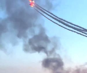 نمایش هوایی در نمایی از غروب خورشید