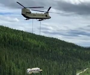 شینوک و حمل یک اتوبوس