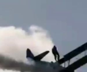 مرد ۹۵ ساله بریتانیایی،رکورد پرواز بر روی سقف هواپیما را شکست