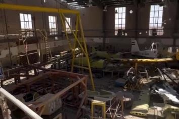 خسارات شدید فرودگاه آزادی و آشیانه هواپیماهای فوق سبک پس از حملات اخیر
