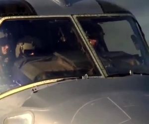 سوختگیری هوایی V22 از نمایی نزدیک 