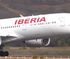 فرود ایرباس A350 XWB در مادرید