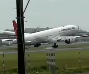 فرود بویینگ ۷۷۷ شرکت هواپیمایی حامل پرچم ترکیه