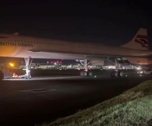 حرکت نادر هواپیمای کنکورد G-BOAB پس از ده سال در فرودگاه هیترو لندن
