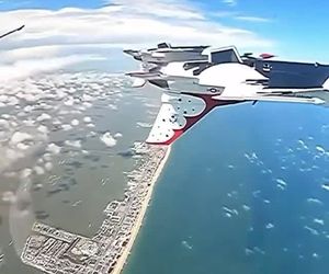 پرواز فورمیشن از نمایی دیدنی 