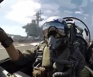 تیک‌آف از روی ناو از نمایی دیدنی