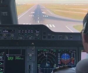 فرود از نمای کاکپیت ایرباس A350