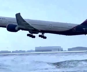 تیک‌آف بویینگ 777 ایروفلوت از فرودگاه برفی مسکو