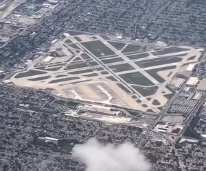 پرواز برفراز فرودگاه بین‌المللی Midway  
