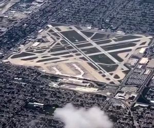 پرواز برفراز فرودگاه بین‌المللی Midway  
