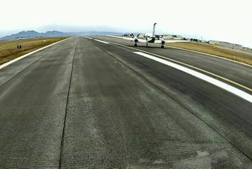 فرود ایمن خودکار پس از افت فشار کابین در آسمان کلرادو