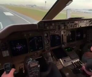 فرود در فرودگاه هیترو لندن از دید خلبان
