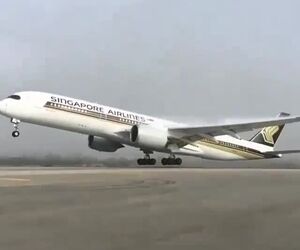 تیک‌آف ایرباس A350 شرکت هواپیمایی سنگاپور از فرودگاه بین‌المللی لس‌آنجلس (LAX) 