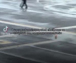 هجوم معترضان یونانی به فرودگاه