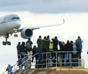 تصاویری نزدیک از فرود ایرباس A350 هواپیمایی قطر در فرودگاه پاراگوئه 