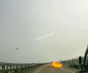 ویدیویی از لحظه سقوط هلیکوپتر بل ۴۰۷ در بزرگراهی در آمریکا