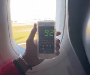 سرعت هواپیما تیک‌آف از صفر تا لحظه تیک‌آف 
توجه داشته باشید سرعت نشان داده شده بر حسب ناتیکال مایل است.