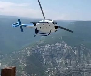 اسلوموشنی از پرواز هلیکوپتر