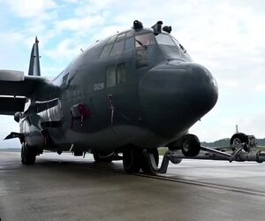 انتقال AC130 بازنشسته به سمت پارکینگ نهایی 