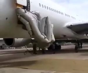 سرسره نجات بویینگ ۷۷۷