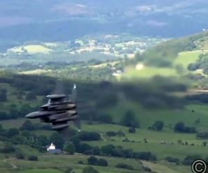 ویدیویی از مانور دیدنی F15