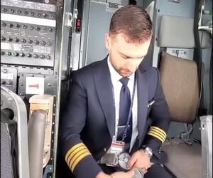 نحوه باز کردن jump seat کاکپیت