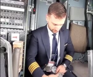 نحوه باز کردن jump seat کاکپیت