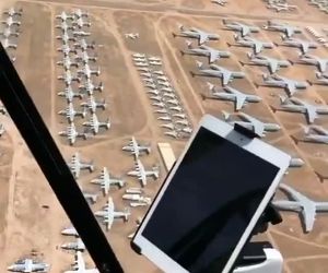 پرواز برفراز گورستان هواپیماها در صحرای آریزونا 
