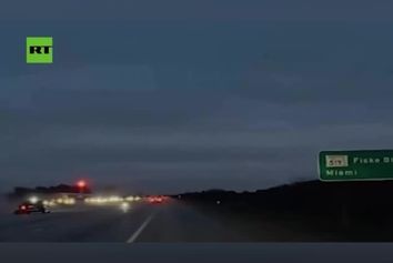 فرود اضطراری هواپیما در بزرگراه