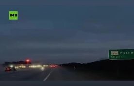 فرود اضطراری هواپیما در بزرگراه