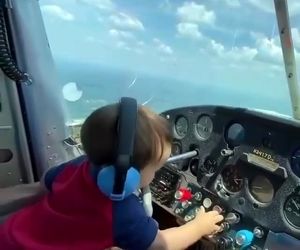 کودک خلبان 
آیا شما هم از کودکی به هوانوردی علاقمند بودید؟