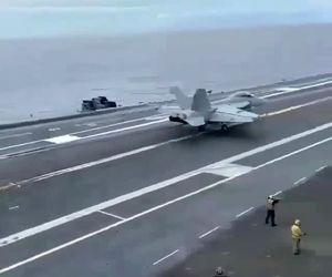 فرود EA18G گرولر نیروی دریایی ایالات متحده آمریکا بر روی ناو 