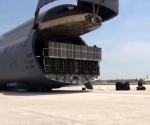 باز شدن دماغه هواپیما گلکسی C5، بزرگترین هواپیمای نظامی ایالات متحده آمریکا