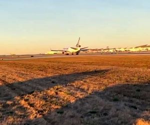 فرود MD 11 در فرودگاه لس آنجلس از نمایی جذاب و دیدنی